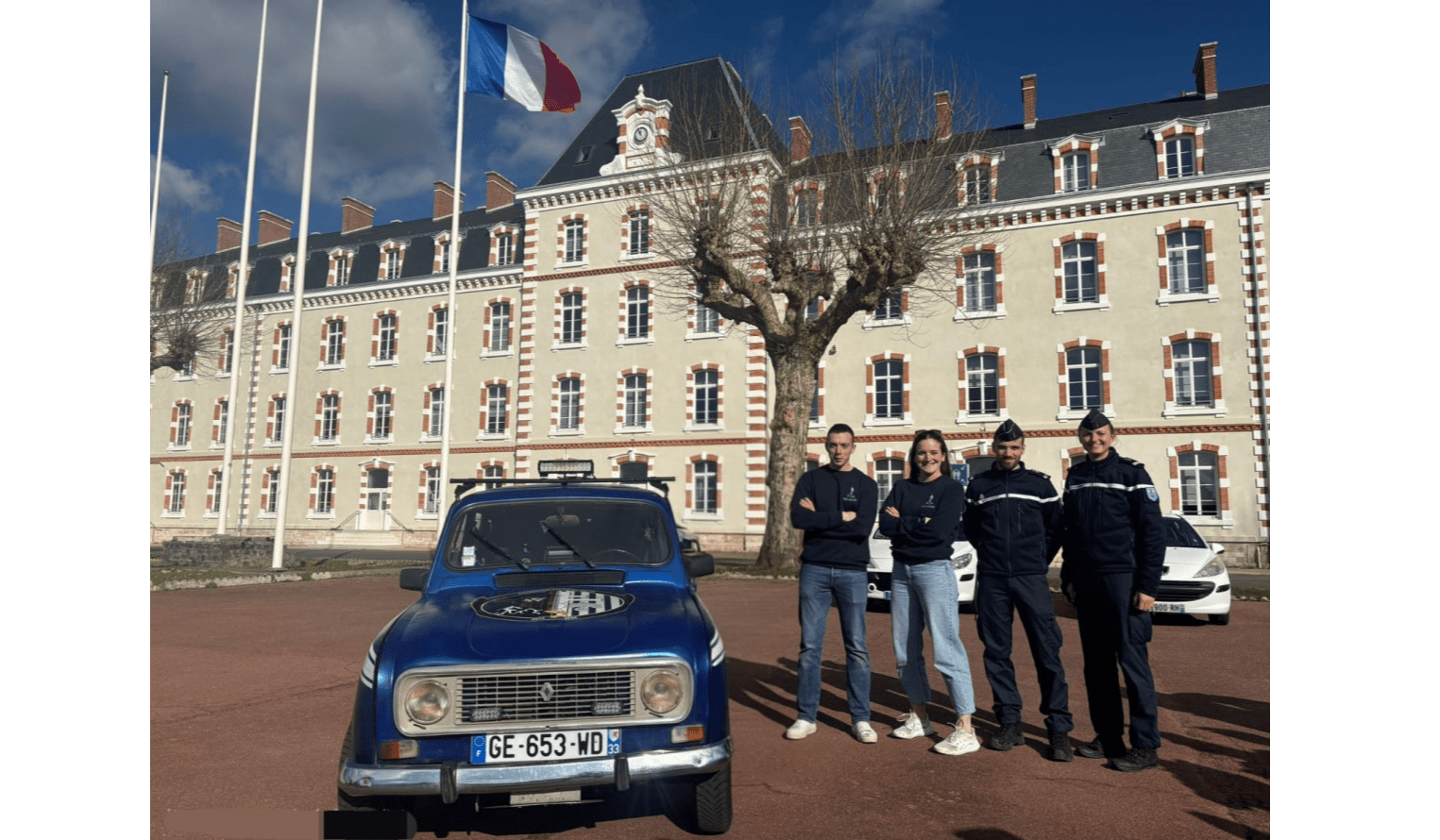 Les officiers-élèves de la promotion Capitaine Keller ont relevé le défi du 4L Trophy
