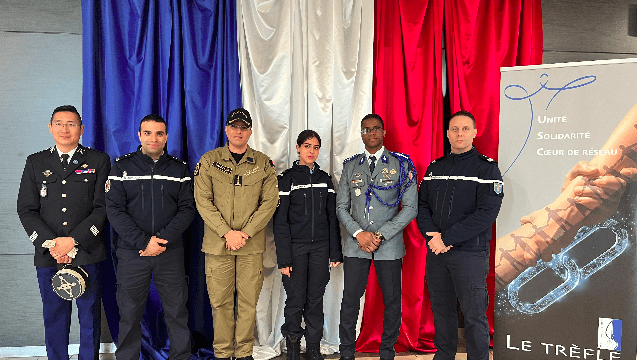 Cérémonie des couleurs et mise à l'honneur des OPA